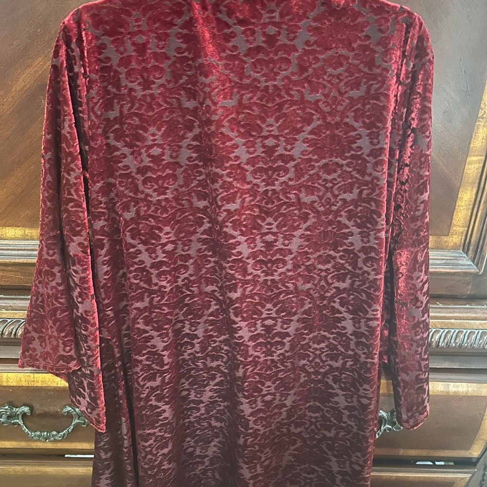 Collection B Deep Red Velvet Robe - Picture 3 of 5